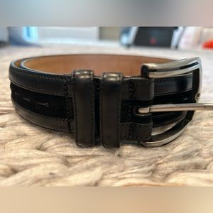 Median black leather belt